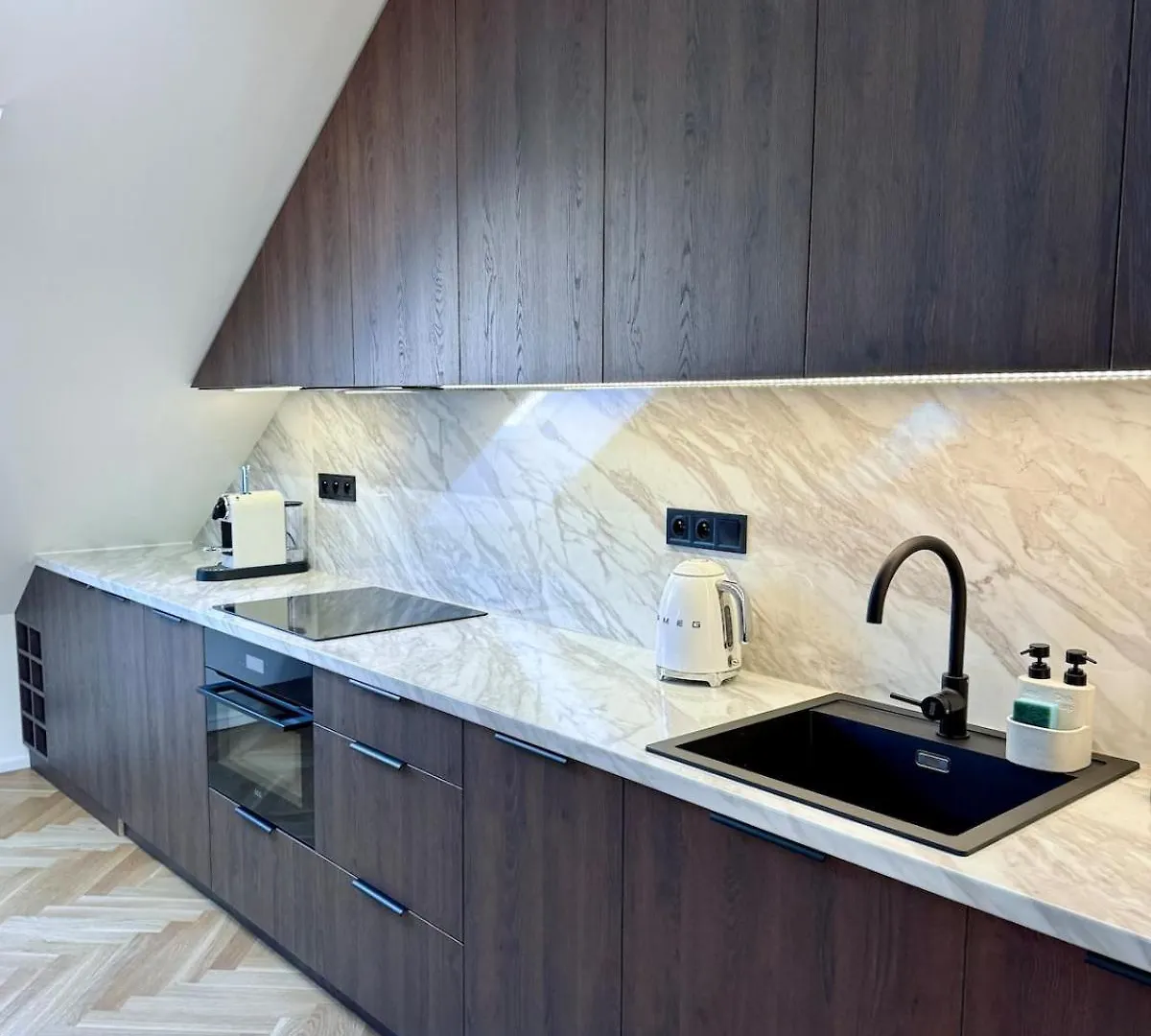 Luxury New Apartment With Balcony Steps From Wenceslas Square Prague