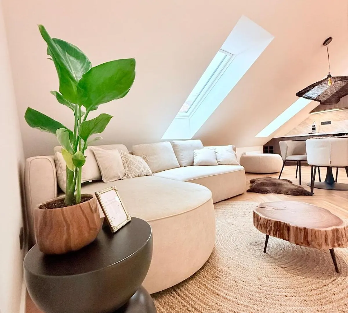 Luxury New Apartment With Balcony Steps From Wenceslas Square Prague 0*,