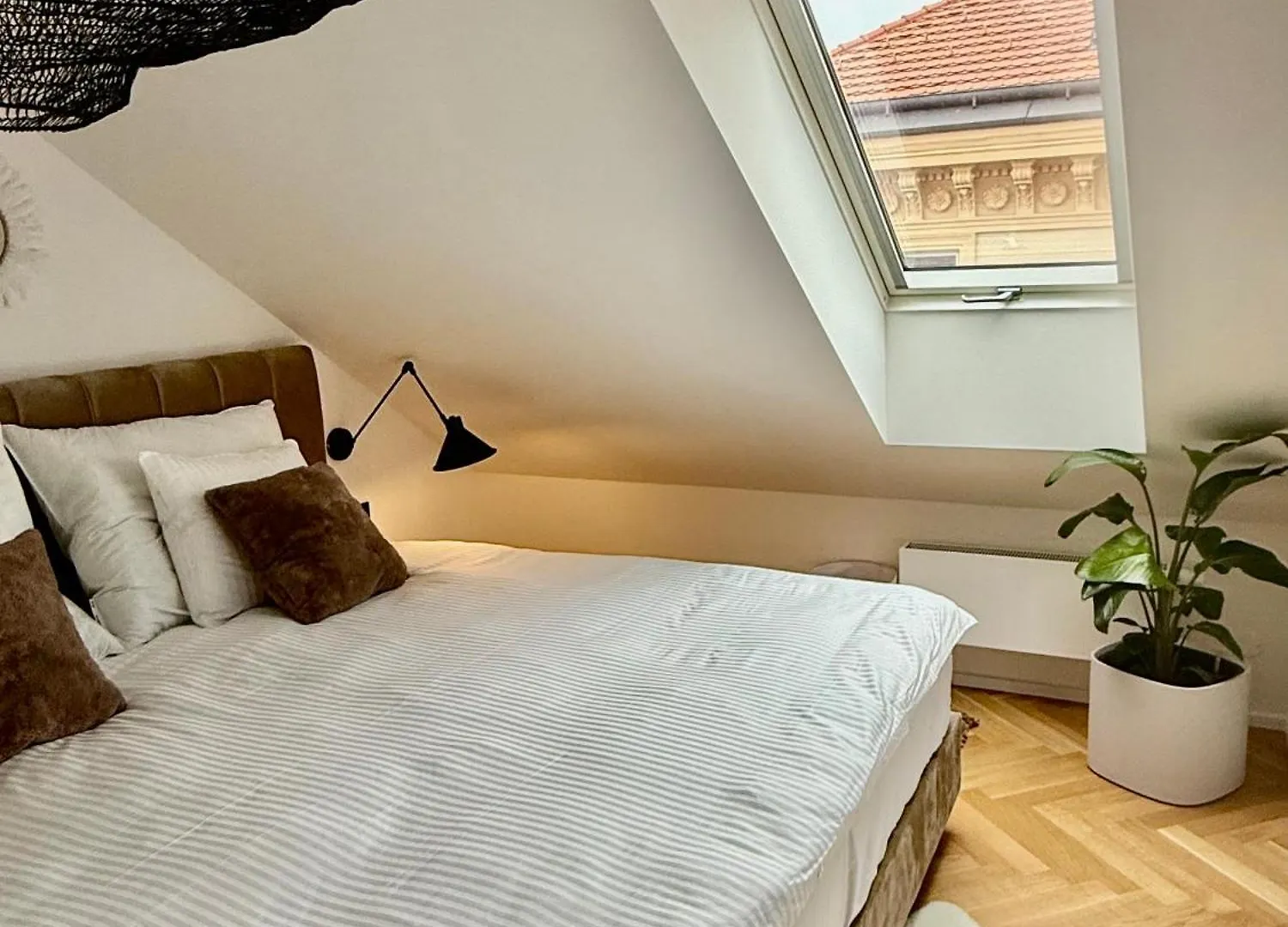 Luxury New Apartment With Balcony Steps From Wenceslas Square Prague
