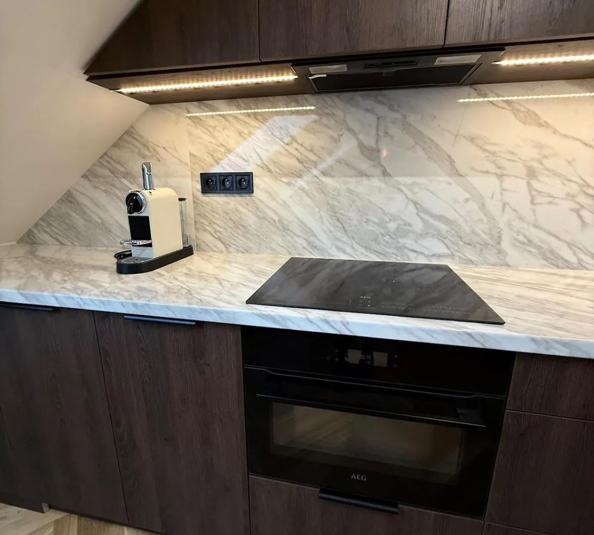 Luxury New Apartment With Balcony Steps From Wenceslas Square Praag